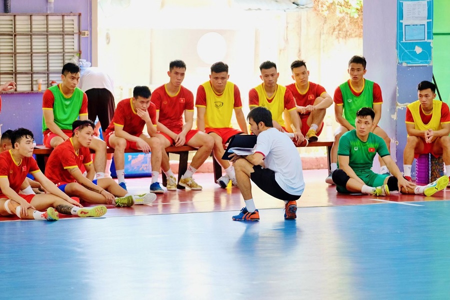 Đôi tuyển Futsal Việt Nam chuẩn bị cho trận đấu tới