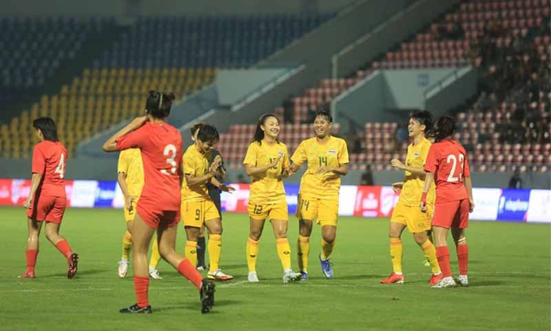 Đối thủ tiếp theo của Lào chính là đội tuyển nữ Thái Lan với nhiều lần lên ngôi vô địch tại giải đấu này